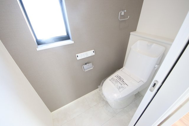 《仲介手数料無料》北区日進町１丁目35-41(全1戸)新築一戸建てのトイレ|撮影日 2024年12月6日 13:00 晴れ