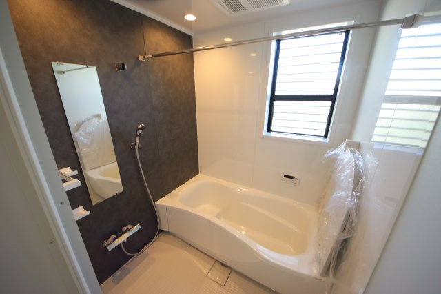 《仲介手数料無料》北区日進町２丁目55-1(全1戸)新築一戸建ての浴室|撮影日 2024年12月23日 12:40 晴れ