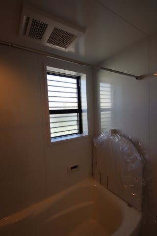 《仲介手数料無料》北区日進町２丁目55-1(全1戸)新築一戸建ての浴室|撮影日 2024年12月23日 12:40 晴れ