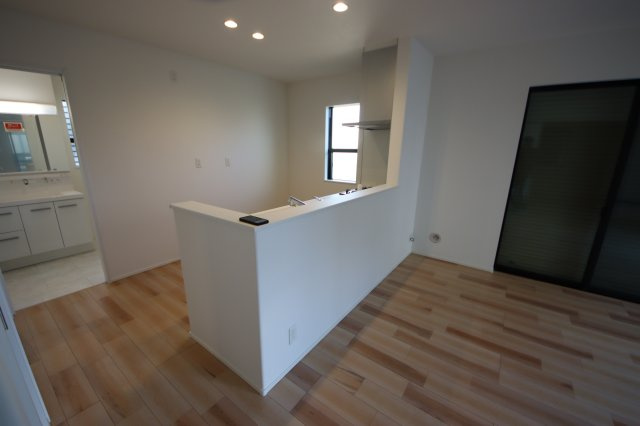 《仲介手数料無料》北区日進町２丁目55-1(全1戸)新築一戸建てのキッチン|撮影日 2024年12月23日 12:40 晴れ