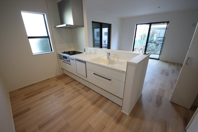 《仲介手数料無料》北区日進町２丁目55-1(全1戸)新築一戸建てのキッチン|撮影日 2024年12月23日 12:40 晴れ