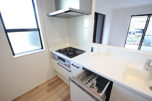 《仲介手数料無料》北区日進町２丁目55-1(全1戸)新築一戸建てのキッチン|撮影日 2024年12月23日 12:40 晴れ