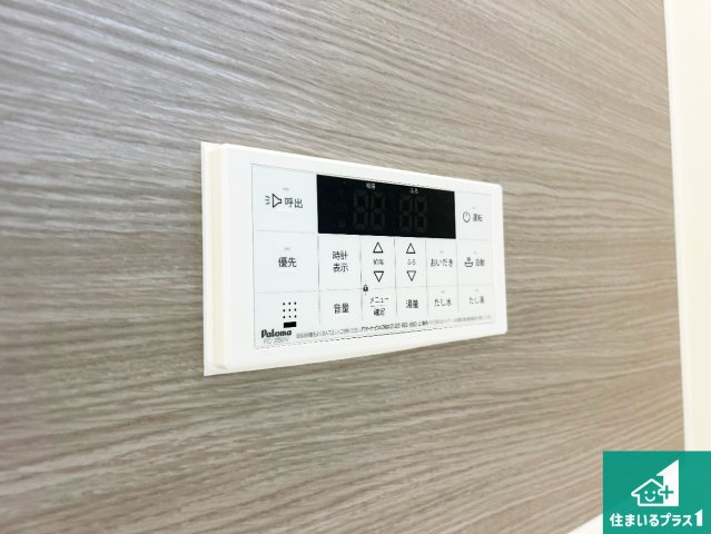 神戸市北区鈴蘭台北町　第12期　新築一戸建てのキッチン|リビングと統一感があり、使い勝手のいいキッチン。広々としているので、二人並んで作業が出来ちゃいます。お子様と一緒に色々なお料理に挑戦できるスペースがあります。