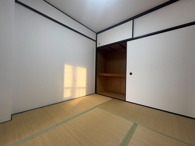 旭コーポB棟の和室