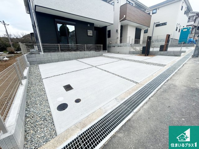 29日(土)30日(日)現地ご見学可能！　神戸市北区鈴蘭台北町　全3邸の駐車場|駐車スペース！散水栓があるので、こまめに愛車を洗えます！