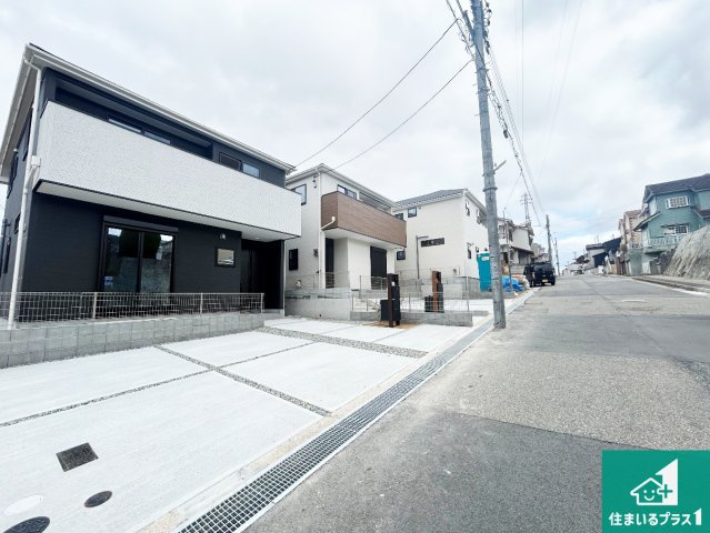 29日(土)30日(日)現地ご見学可能！　神戸市北区鈴蘭台北町　全3邸の前面道路含む現地写真|周辺は閑静な住宅街！前面道路広々で車の出し入れも便利です。駐車が苦手な方でも安心して車庫入れできます！