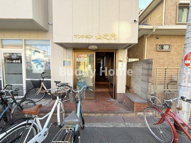マンション山之内のエントランス