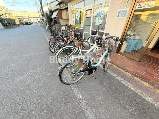 マンション山之内の駐車場