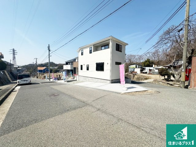 1日(土)2日(日)現地見学可能！　神戸市北区鈴蘭台北町　全3邸の前面道路含む現地写真|周辺は閑静な住宅街！前面道路広々で車の出し入れも便利です。駐車が苦手な方でも安心して車庫入れできます！