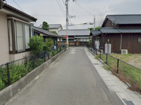 西条市氷見丙546番2の前面道路含む現地写真