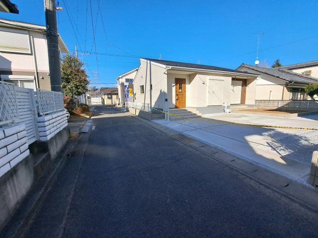 新築　太田市天良町第3　Livele Garden.S　2号棟の前面道路含む現地写真|西側接道幅員約4ｍ　北側接道幅員約4.3ｍ	