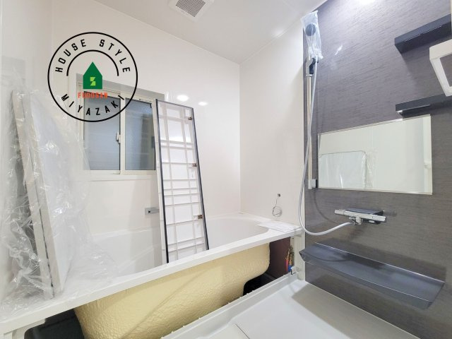 パティオニュータウン月見ヶ丘（6号棟）の浴室|1日の疲れを癒してくれる広々バスルーム。雨の日のお洗濯にも大活躍な浴室乾燥機付です！