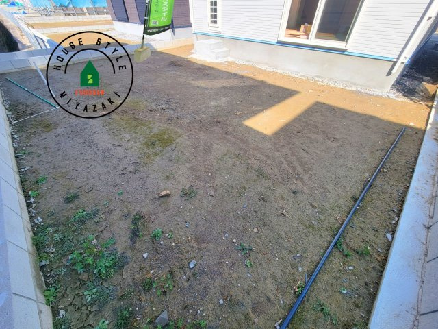 パティオニュータウン月見ヶ丘（6号棟）の庭|お庭で自由な時間を過ごせます。