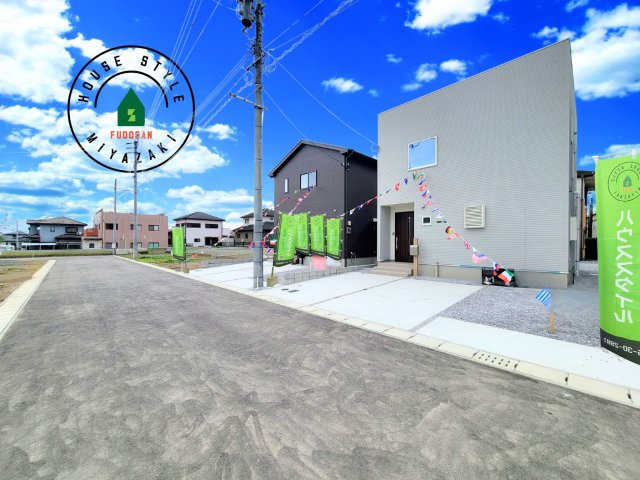 パティオニュータウン月見ヶ丘（6号棟）の前面道路含む現地写真|見学の時間などお気軽にお問い合わせ下さい。2024.12.05撮影