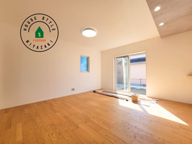 パティオニュータウン月見ヶ丘（6号棟）の居間・リビング|多くの時間を過すことになるリビングだからこそ、いつも穏やかな空間・解放感が味わえ毎日が充実します。