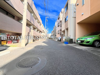 【前面道路含む現地写真】 | 調布市布田2丁目　中古戸建　全1棟