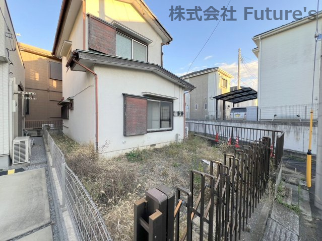 三郷市彦成1丁目　中古戸建の駐車場|カースペース1台付き