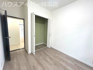 【洋室】 | グリーンコーポ江南1階角部屋！リフォーム済み！24帖の広々リビングの2LDK！専用庭あります♪ | グリーンコーポ江南1階角部屋！リフォーム済み！24帖の広々リビングの2LDK！専用庭あります♪