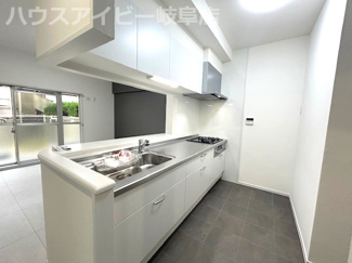 【キッチン】 | グリーンコーポ江南1階角部屋！リフォーム済み！24帖の広々リビングの2LDK！専用庭あります♪ | グリーンコーポ江南1階角部屋！リフォーム済み！24帖の広々リビングの2LDK！専用庭あります♪