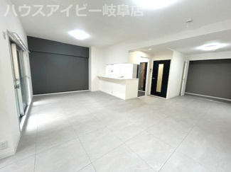 【居間・リビング】 | グリーンコーポ江南1階角部屋！リフォーム済み！24帖の広々リビングの2LDK！専用庭あります♪ | グリーンコーポ江南1階角部屋！リフォーム済み！24帖の広々リビングの2LDK！専用庭あります♪