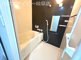 【浴室】 | グリーンコーポ江南1階角部屋！リフォーム済み！24帖の広々リビングの2LDK！専用庭あります♪ | グリーンコーポ江南1階角部屋！リフォーム済み！24帖の広々リビングの2LDK！専用庭あります♪