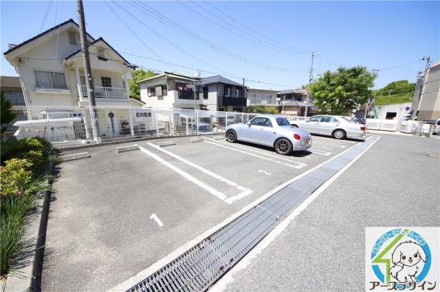 ジュリオ朝霧の駐車場