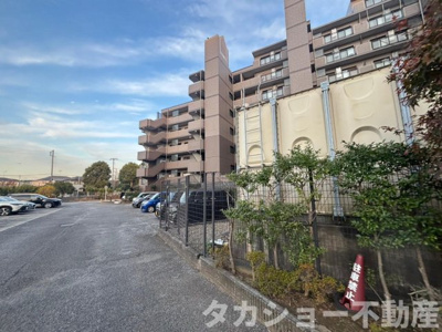 【駐車場】 | グランコート浜野Ⅱ | 駐車場に車を止められます