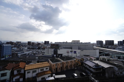 【展望】 | 【上質リフォーム】新井口パークホームズ | 【四季を感じる】
四季の移ろい・爽やかな青空や風を感じられ
自然を愉しめるパノラマビュー。
毎日の暮らしに余裕を感じさせてくれる、
遮る物の無い開放的な眺望を是非、ご堪能ください。