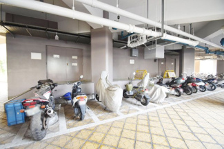 【駐車場】 | バイク置き場。空き区画の有無や駐輪料金、サイズおよび排気量規定などについては、改めてお問い合わせください。～即日のご見学可能～　お問合せはお気軽にどうぞ。