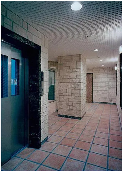 ガラ・ステージ市ヶ谷弐番館のロビー|タイル調のおしゃれなロビー