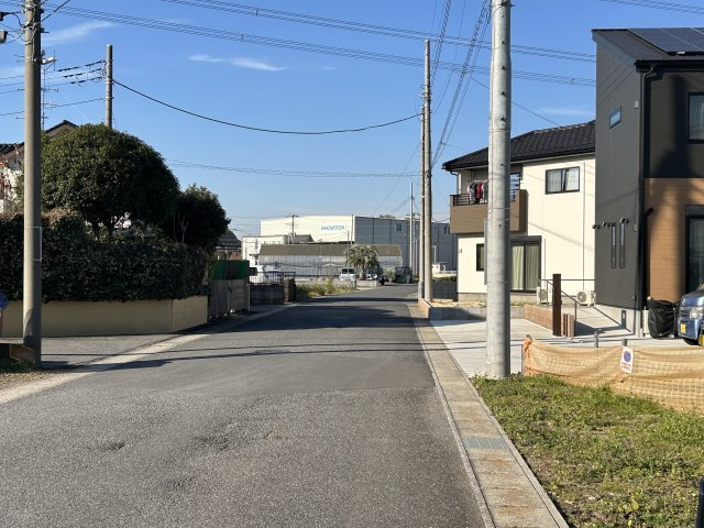 築浅中古　野田市関宿台町の前面道路含む現地写真