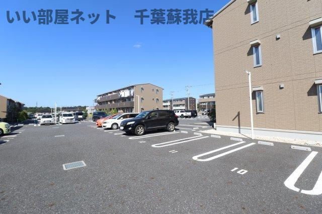D-roomちはら台Eの駐車場|車をお持ちの方に嬉しい駐車場付きの物件です