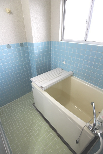 魚宗ビル【キャッシュバック対象物件】の浴室|ゆったり過ごせるお風呂です