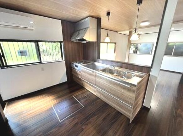 山武郡九十九里町作田　中古戸建の居間・リビング|内装リフォーム令和6年10月 敷地約95坪  ５LDK 一部増築未登記。セットバック要す