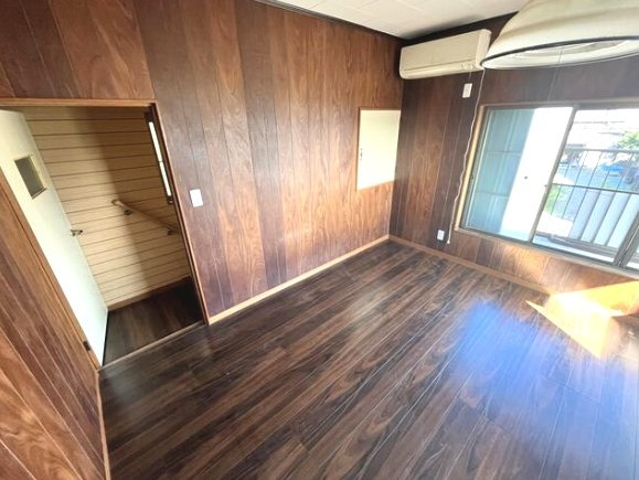 山武郡九十九里町作田　中古戸建の洋室|内装リフォーム令和6年10月 敷地約95坪  ５LDK 一部増築未登記。セットバック要す