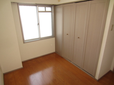 【寝室】 | プリムローズ岸和田