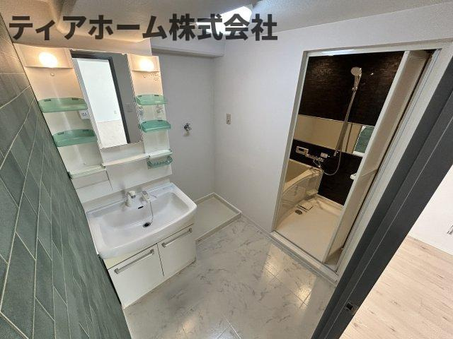 大和高田市南本町の賃貸マンションの洗面所|明るい洗面所です