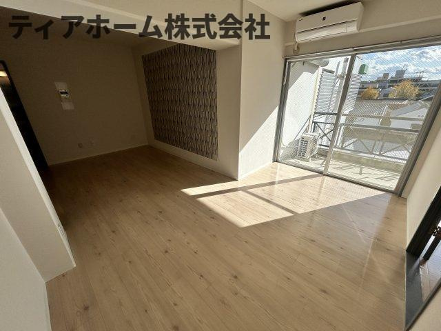 大和高田市南本町の賃貸マンションの居間・リビング|使いやすい居間です