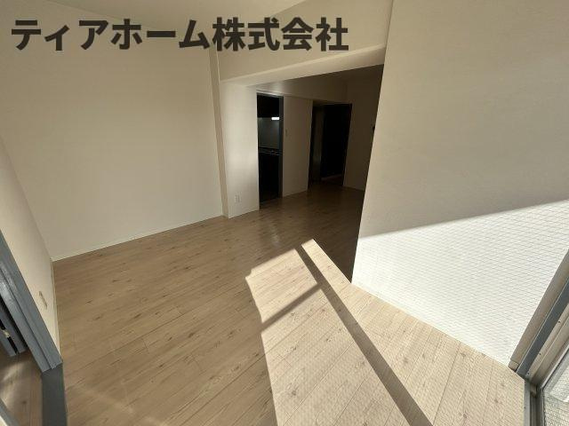 大和高田市南本町の賃貸マンションの居間・リビング|ゆったりとしたリビングです