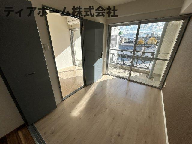 大和高田市南本町の賃貸マンションの洋室|明るい洋室です