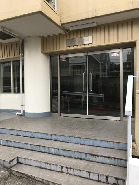 日野市南平１丁目の賃貸マンションのエントランス