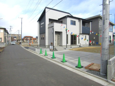 【前面道路含む現地写真】 | ブルーミングガーデン韮崎市藤井町北下条2期　1号棟 | 前面道路含む現地写真です