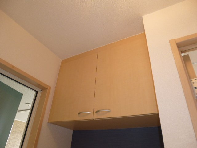 倉敷市福田町古新田のアパートの玄関|シューズボックス（上）