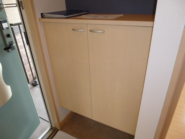 倉敷市福田町古新田のアパートの玄関|シューズボックス