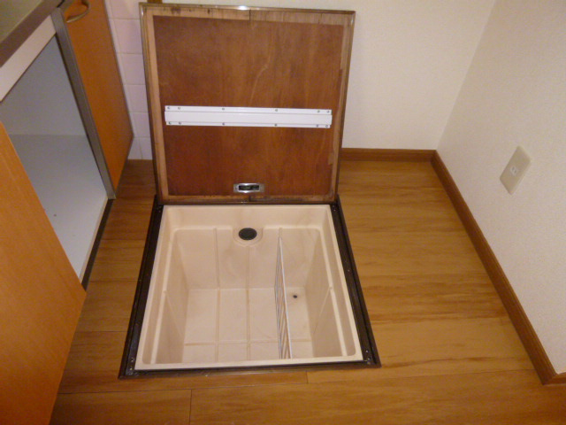 倉敷市連島町西之浦のアパートの収納|床下収納