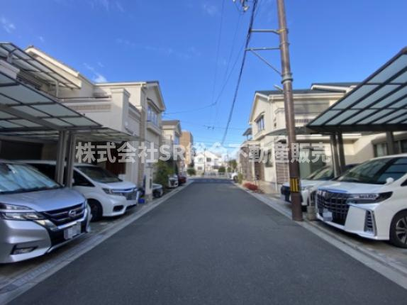 稲葉4丁目中古戸建の前面道路含む現地写真|弊社は中古戸建のご紹介、その後のリフォームのご提案、
賃貸物件のご紹介、すべてご対応可能です。
お客様にあったプランをご提案致します。
まずはお問合せ下さいませ。