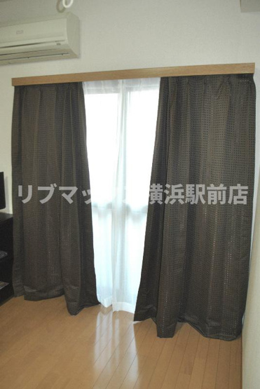 カーテン・室内照明が付いてます