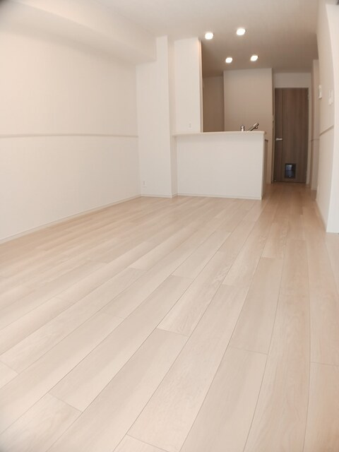 アルカンシエル輝　Ｂ棟の居間・リビング|明るい室内です☆