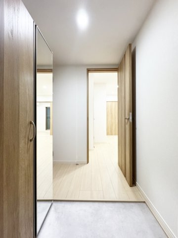 THE NOBLES 諏訪野町Ⅱの玄関|同タイプ物件の写真になります。