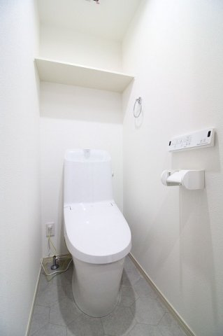 THE NOBLES 諏訪野町Ⅱのトイレ|同タイプ物件の写真になります。